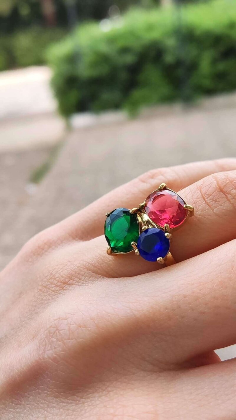 Δαχτυλίδι με πολύχρωμες πέτρες
