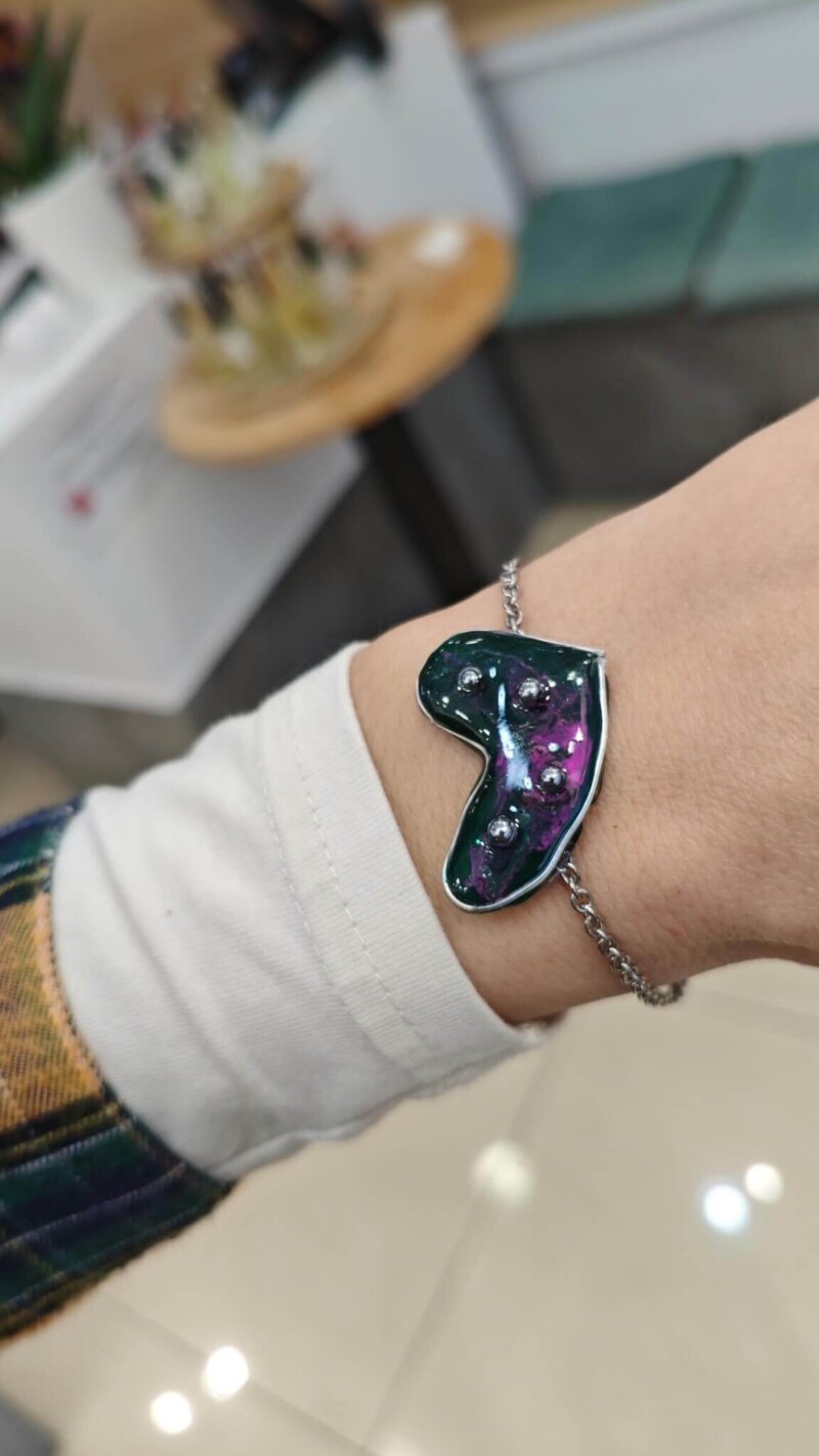 Χειροποίητο Βραχιόλι με Καρδιά από Ρητίνη – Vasiliki Mihali