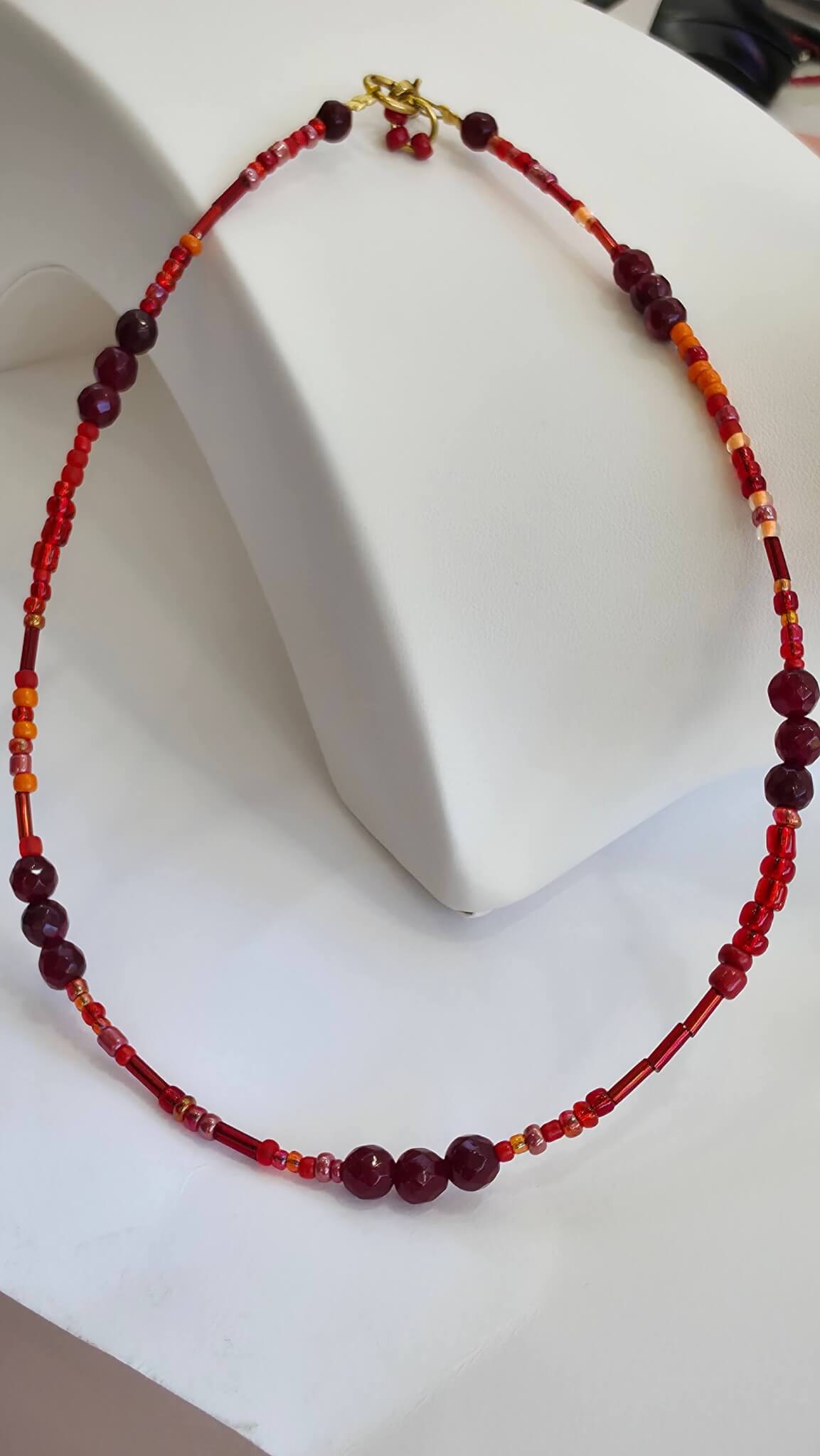 Κολιέ με ημιπολίτιμες κόκκινες χάντρες
