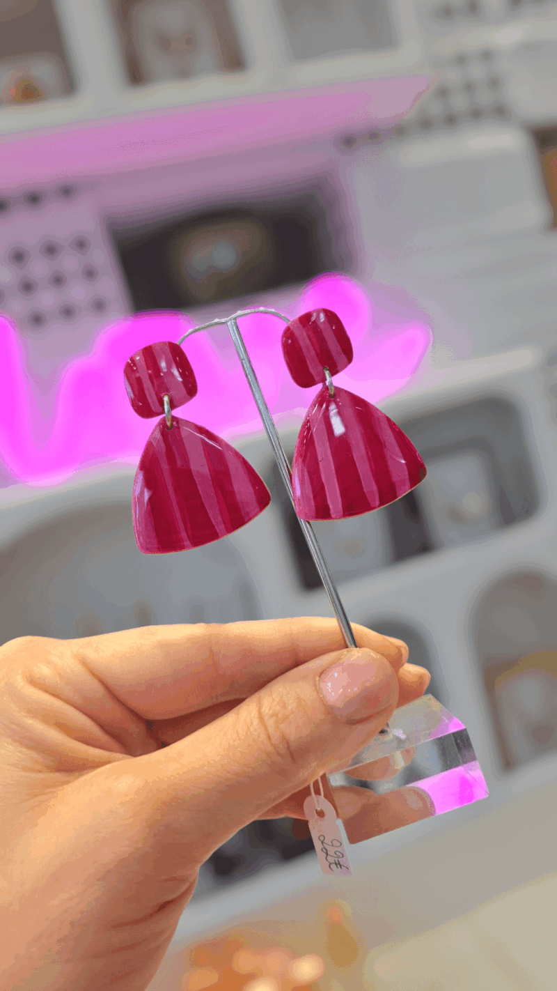 Τριγωνικά σκουλαρίκια “Bold Shapes” σε ροζ-κόκκινες αποχρώσεις