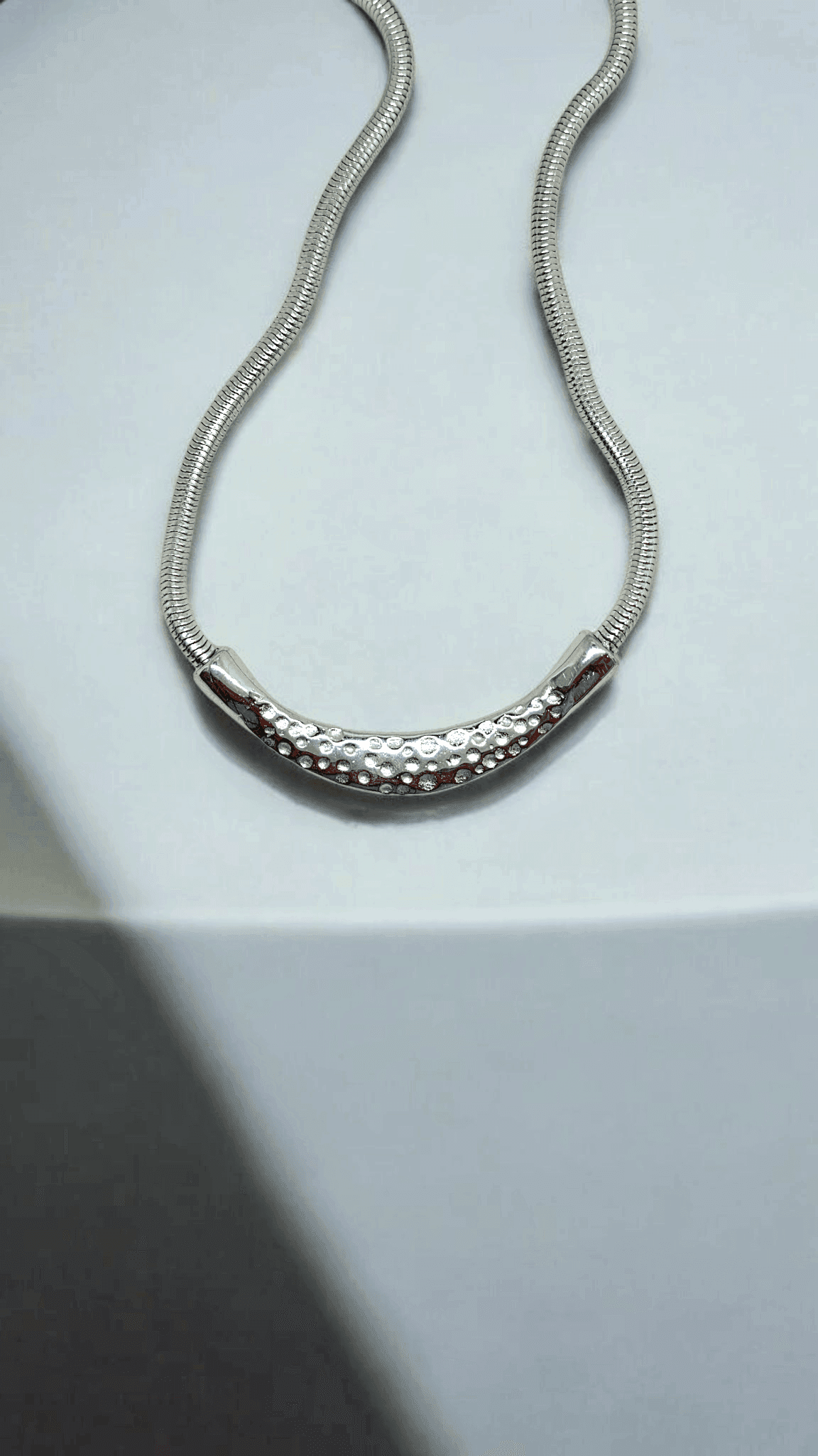 Ατσάλινο κολιέ με σφυρήλατη πλάκα σε αλυσίδα φίδι