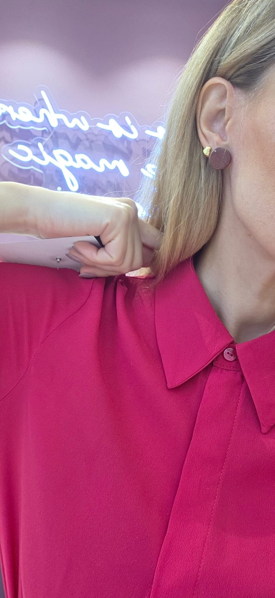 Καρφωτά σκουλαρίκια κόκκινα σατινέ από πολυμερικό πηλό - Image 3