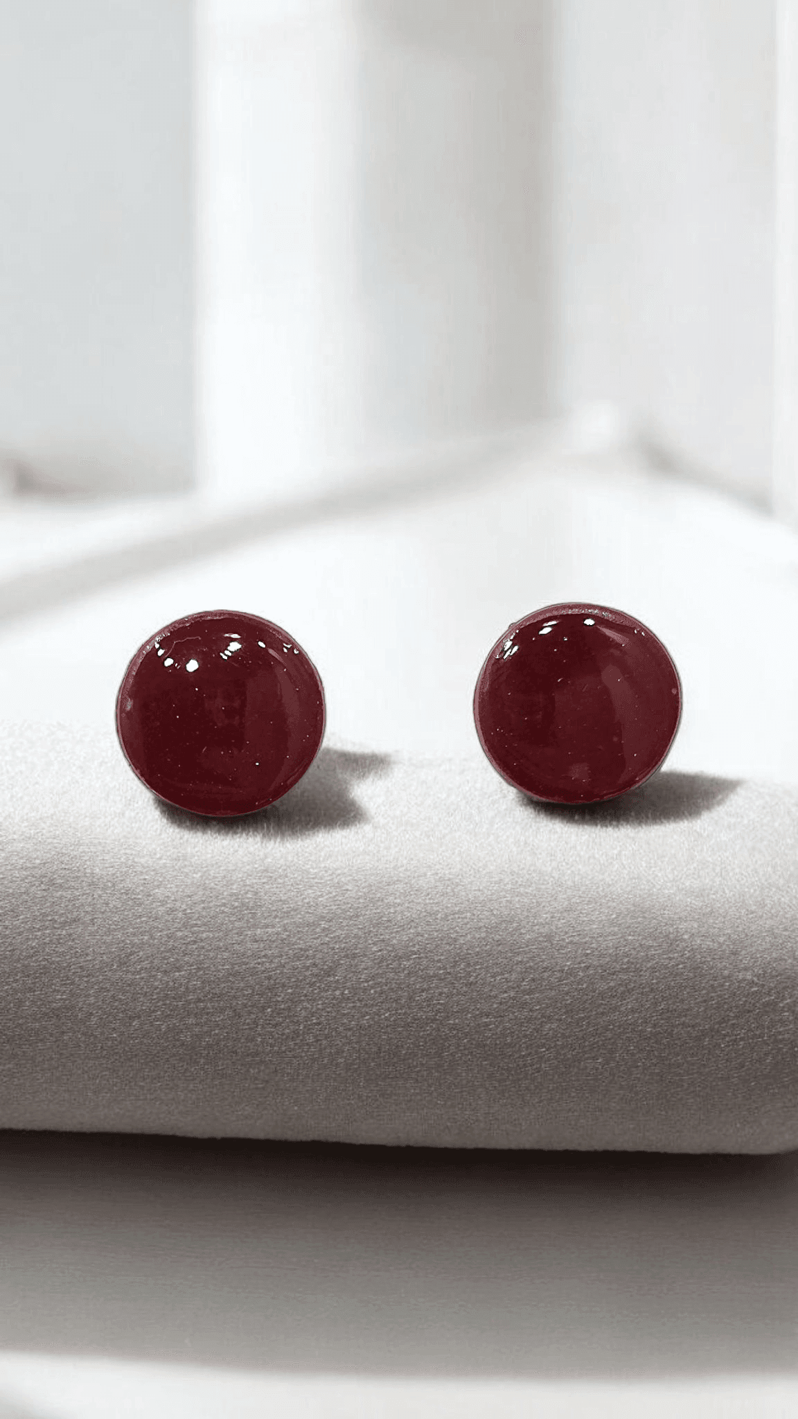 Καφέ καρφωτά σκουλαρίκια από πολυμερικό πηλό με υγρό γυαλί