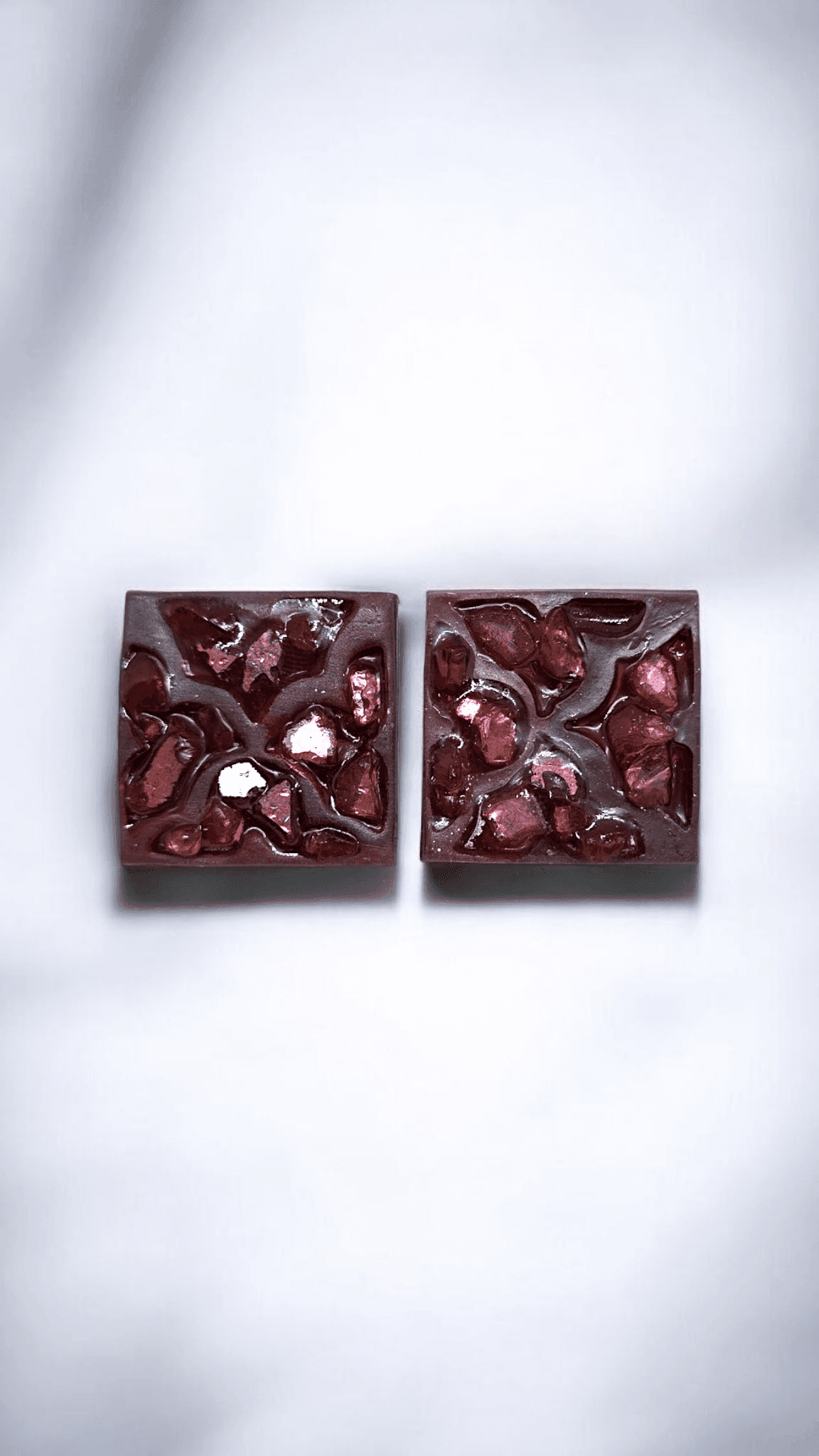 Χειροποίητα τετράγωνα σκουλαρίκια από πολυμερικό πηλό σε μπορντό-καφέ