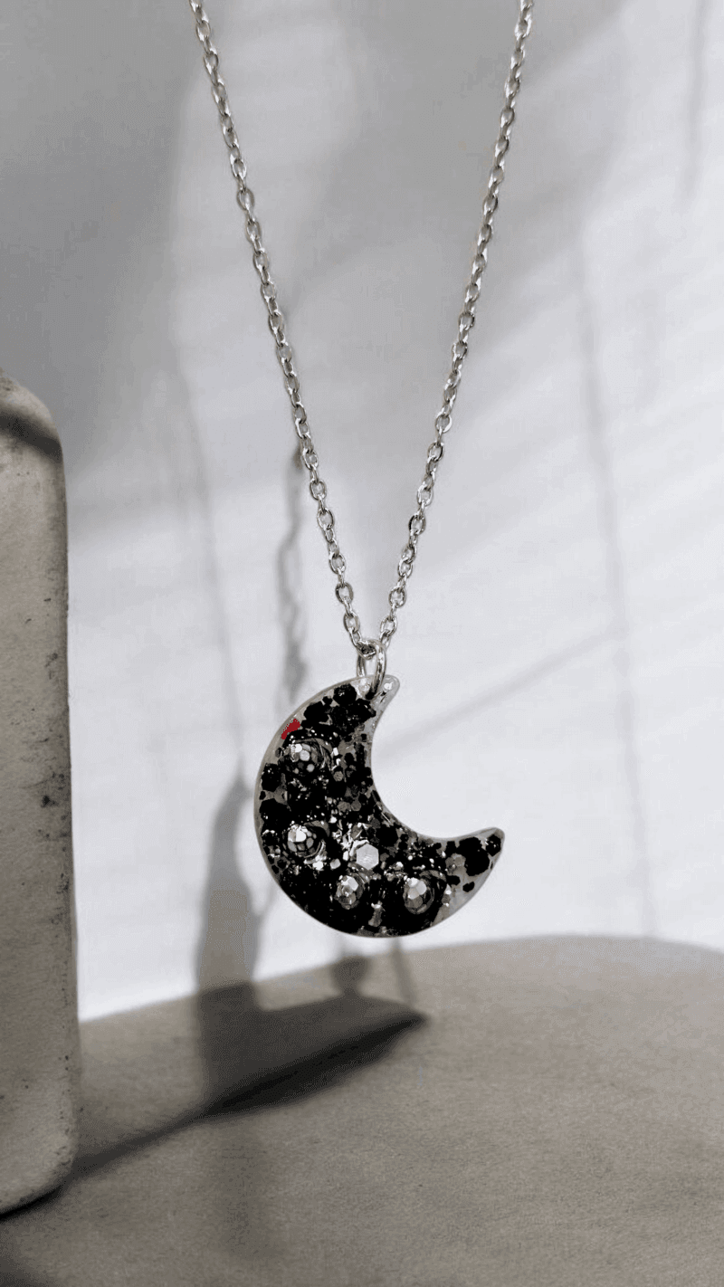 Χειροποίητο κολιέ φεγγάρι από υγρό γυαλί & αιματίτη