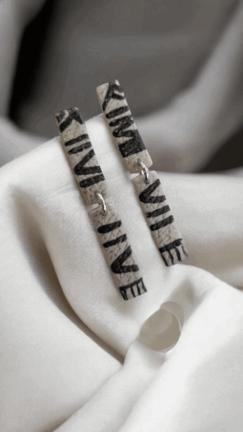 Χειροποίητα διπλά παραλληλόγραμμα σκουλαρίκια green-beige με μαύρες λεπτομέρειες