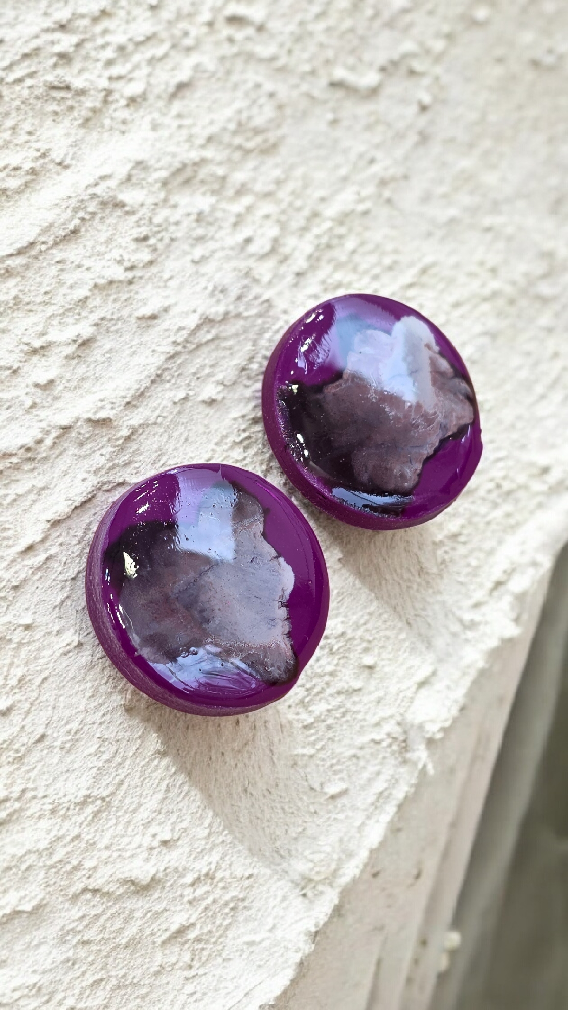 Στρογγυλά μωβ σκουλαρίκια