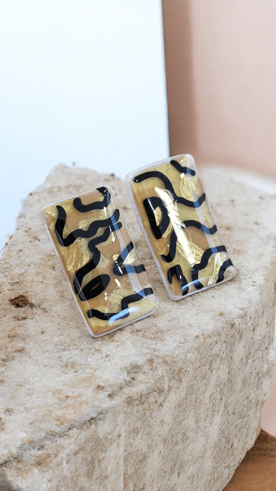 Σκουλαρίκια καρφωτά από πηλό abstract