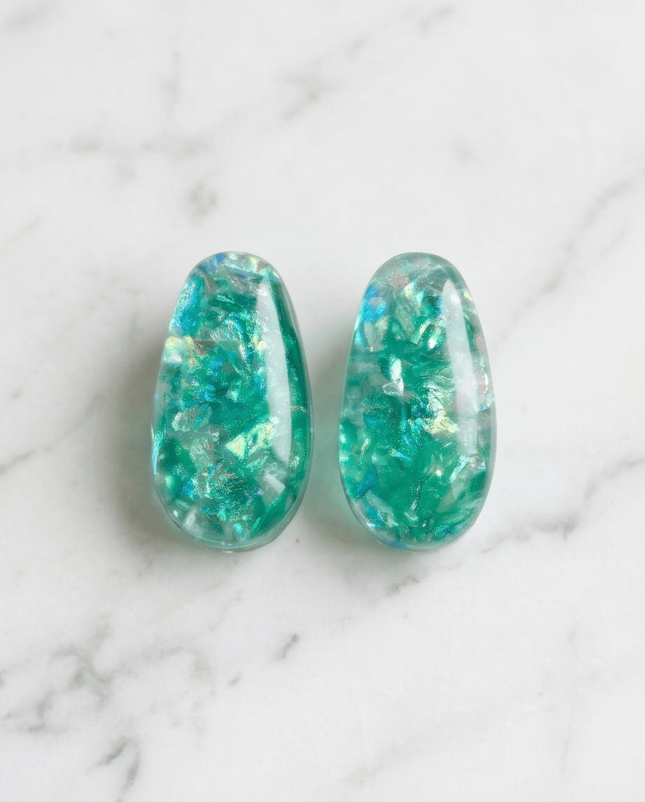 Χειροποίητα Πράσινα Σκουλαρίκια "Emerald Shimmer" από Υγρό Γυαλί & Ατσάλι - Vasiliki Mihali Jewelry