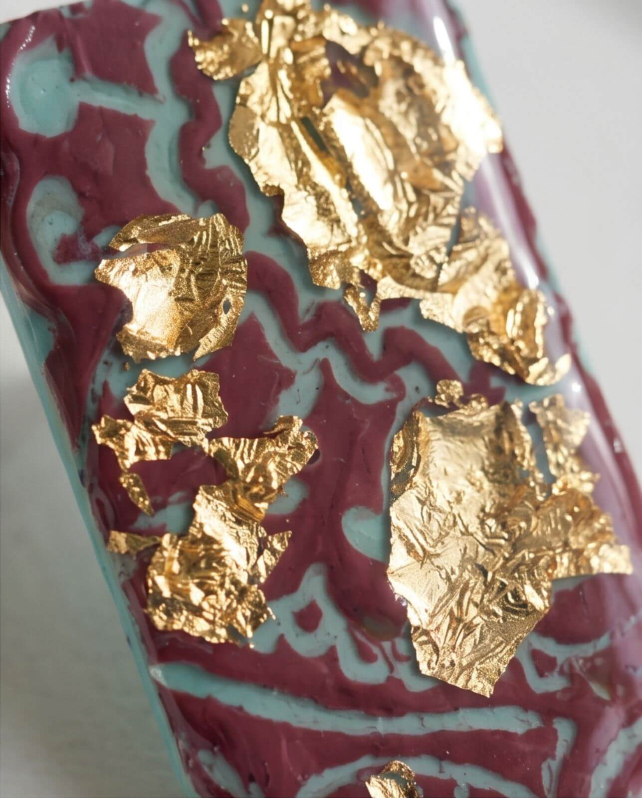 Χειροποίητα Σκουλαρίκια "Burgundy & Gold" από Πολυμερικό Πηλό με Φύλλα Χρυσού και Υγρό Γυαλί - vasiliki Mihali jewelry - Image 2