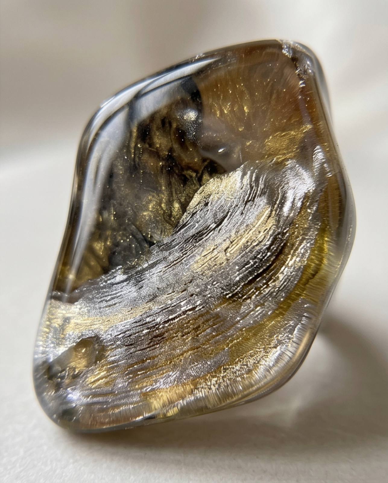 Χειροποίητο Δαχτυλίδι "Abstract Quartz" από Υγρό Γυαλί σε Ατσάλινη Βάση - vasiliki Mihali jewelry - Image 2