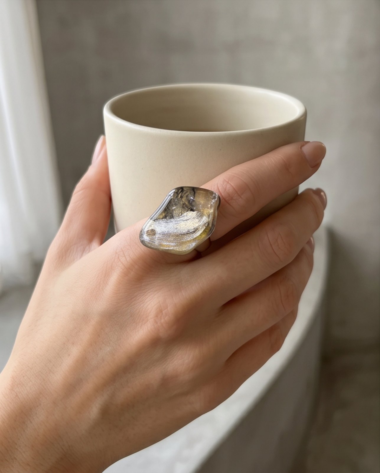 Χειροποίητο Δαχτυλίδι "Abstract Quartz" από Υγρό Γυαλί σε Ατσάλινη Βάση - vasiliki Mihali jewelry - Image 3