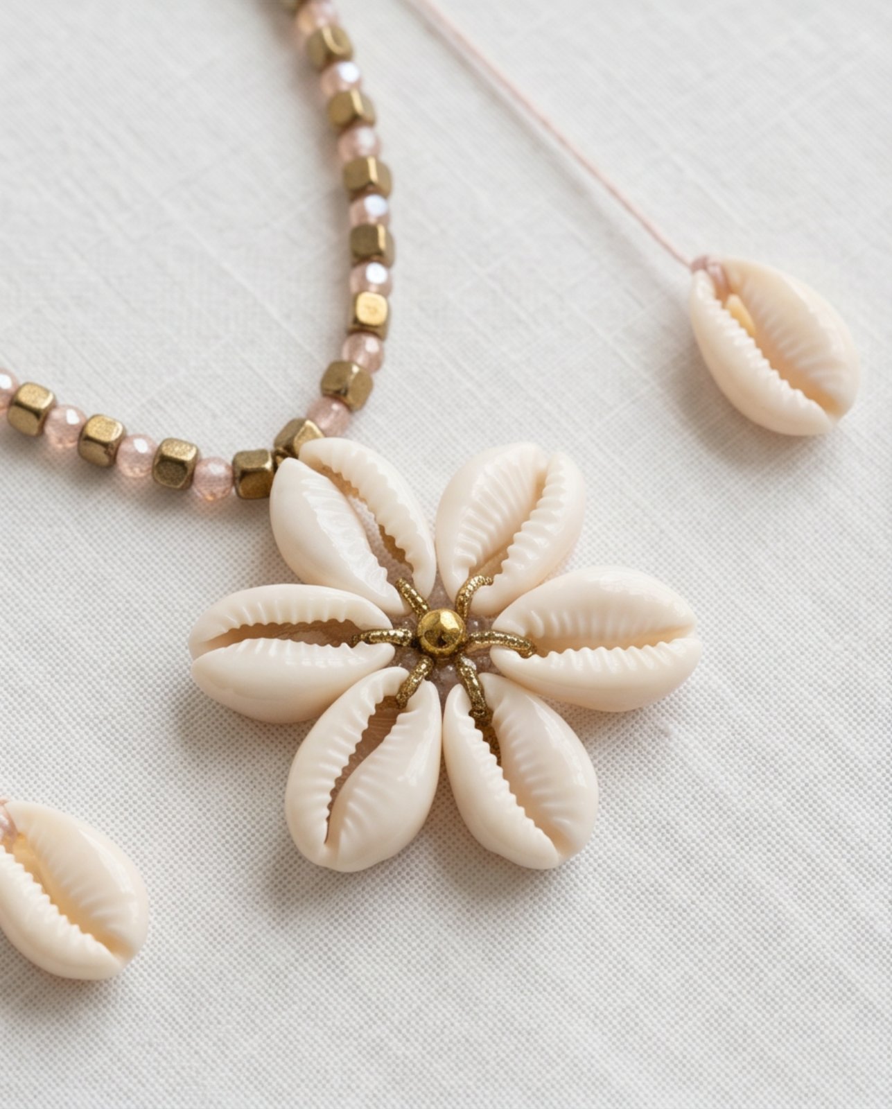 Χειροποίητο Καλοκαιρινό Κολιέ "Shell Flower" με Φυσικά Κοχύλια και Αιματίτη - vasiliki Mihali jewelry - Image 2