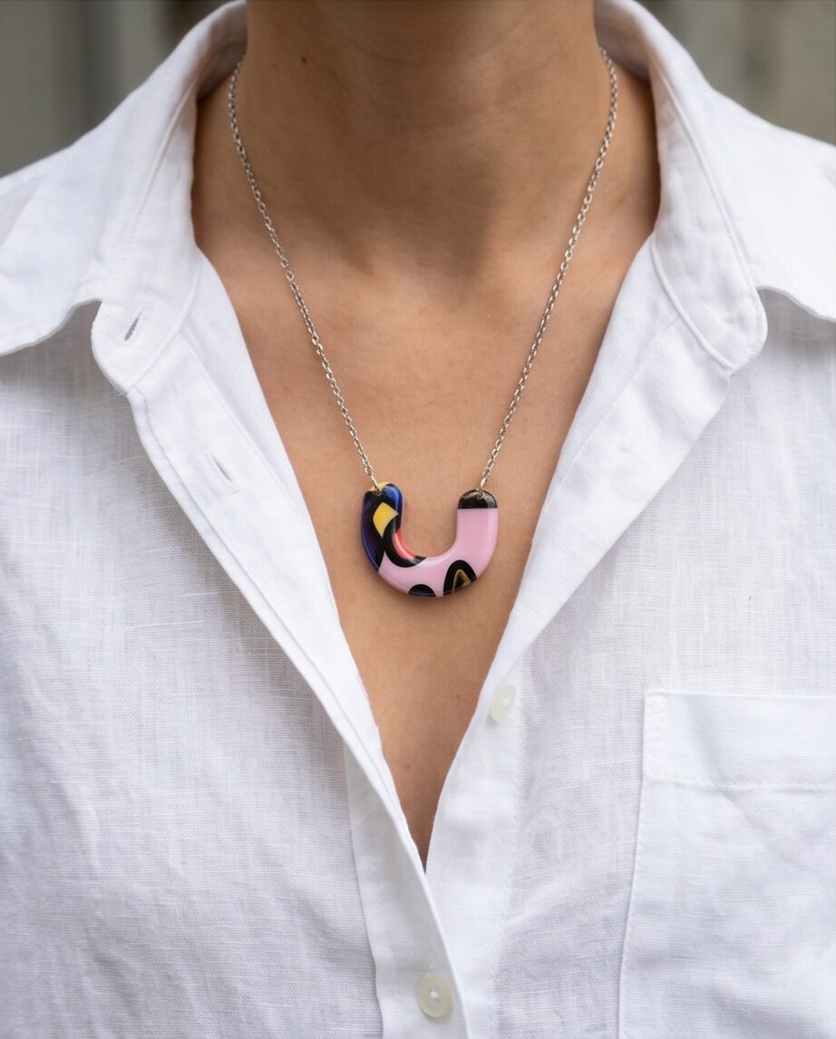 Χειροποίητο Κολιέ "Abstract Pink Horseshoe" από Ανοξείδωτο Ατσάλι και Υγρό Γυαλί - vasiliki Mihali jewelry - Image 2