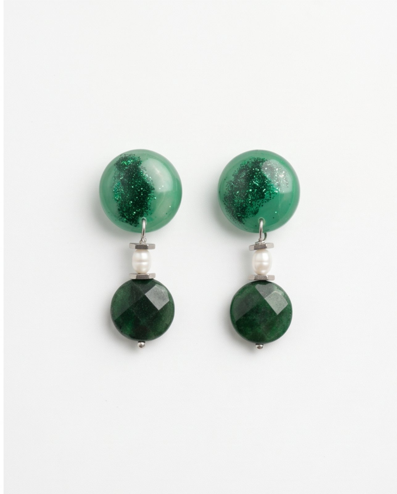 Χειροποίητα Σκουλαρίκια "Emerald Shimmer Drops" από Υγρό Γυαλί, Ανοξείδωτο Ατσάλι, Αβεντουρίνη και Μαργαριτάρια - vasiliki Mihali jewelry