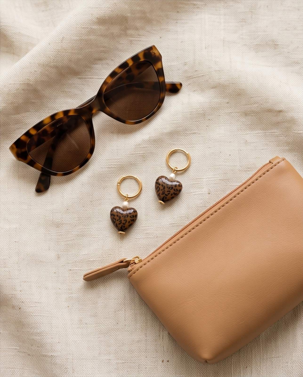 Χειροποίητα Σκουλαρίκια "Leopard Heart & Pearl Drops" από Επιχρυσωμένο Ατσάλι, Ακρυλικές Καρδιές και Μαργαριτάρια - vasiliki Mihali jewelry - Image 2