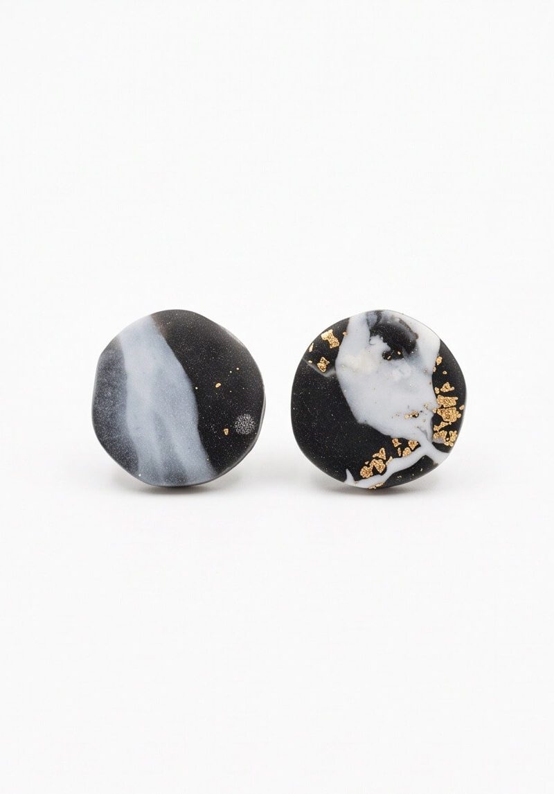 Χειροποίητα Σκουλαρίκια "Monochrome Marble Discs" από Πολυμερικό Πηλό και Ανοξείδωτο Ατσάλι - vasiliki Mihali jewelry